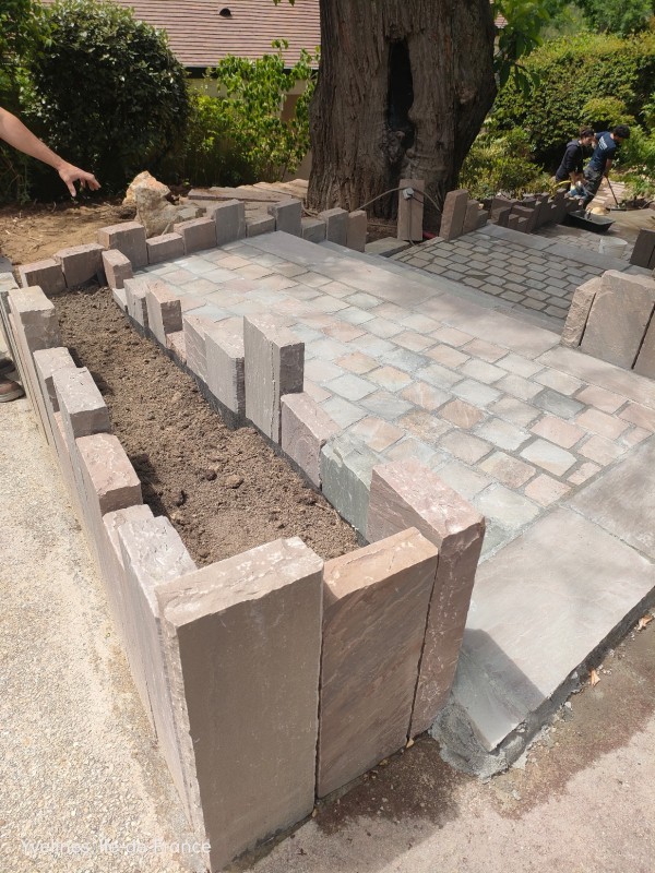 Une jardinière improvisée près de l'Etang la Ville