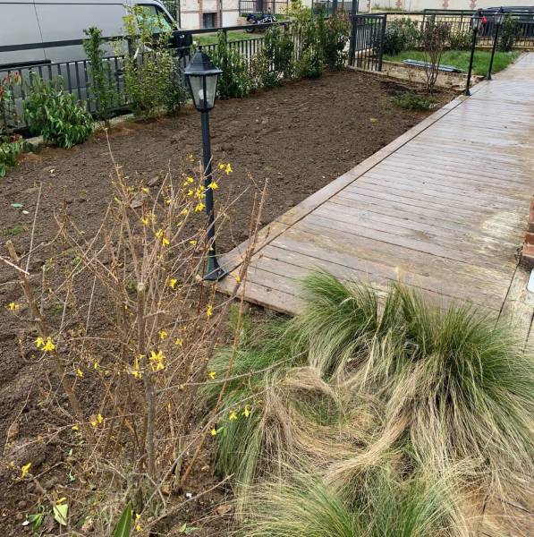Engazonnement d'un jardin à proximité de St Germain en Laye